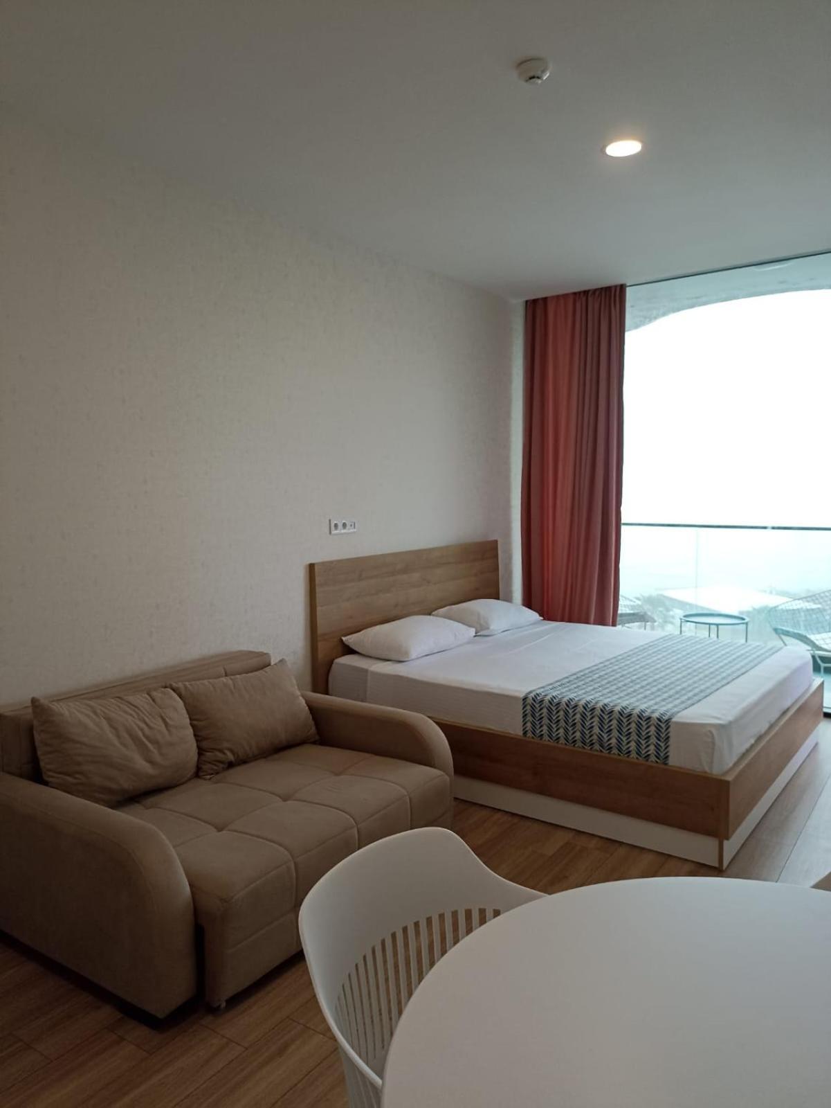 Hotel Navi บาทูมิ ภายนอก รูปภาพ