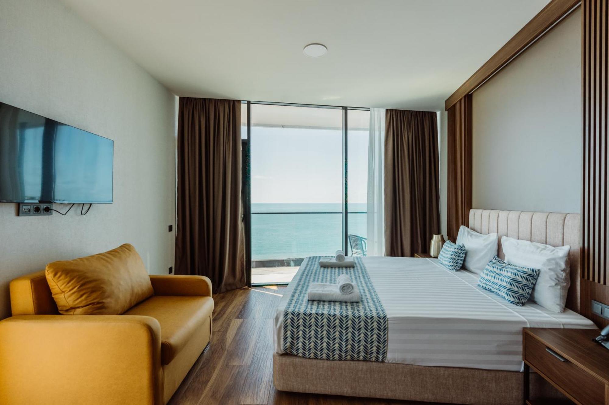 Hotel Navi บาทูมิ ภายนอก รูปภาพ